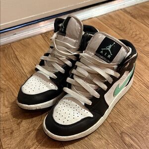 Nike Kids Shoes Black and White with Green Swoosh